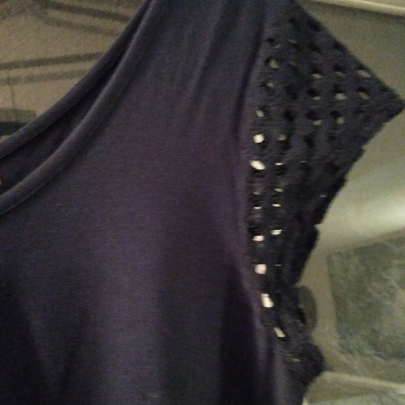 Flowy Top - Picture 2 of 3